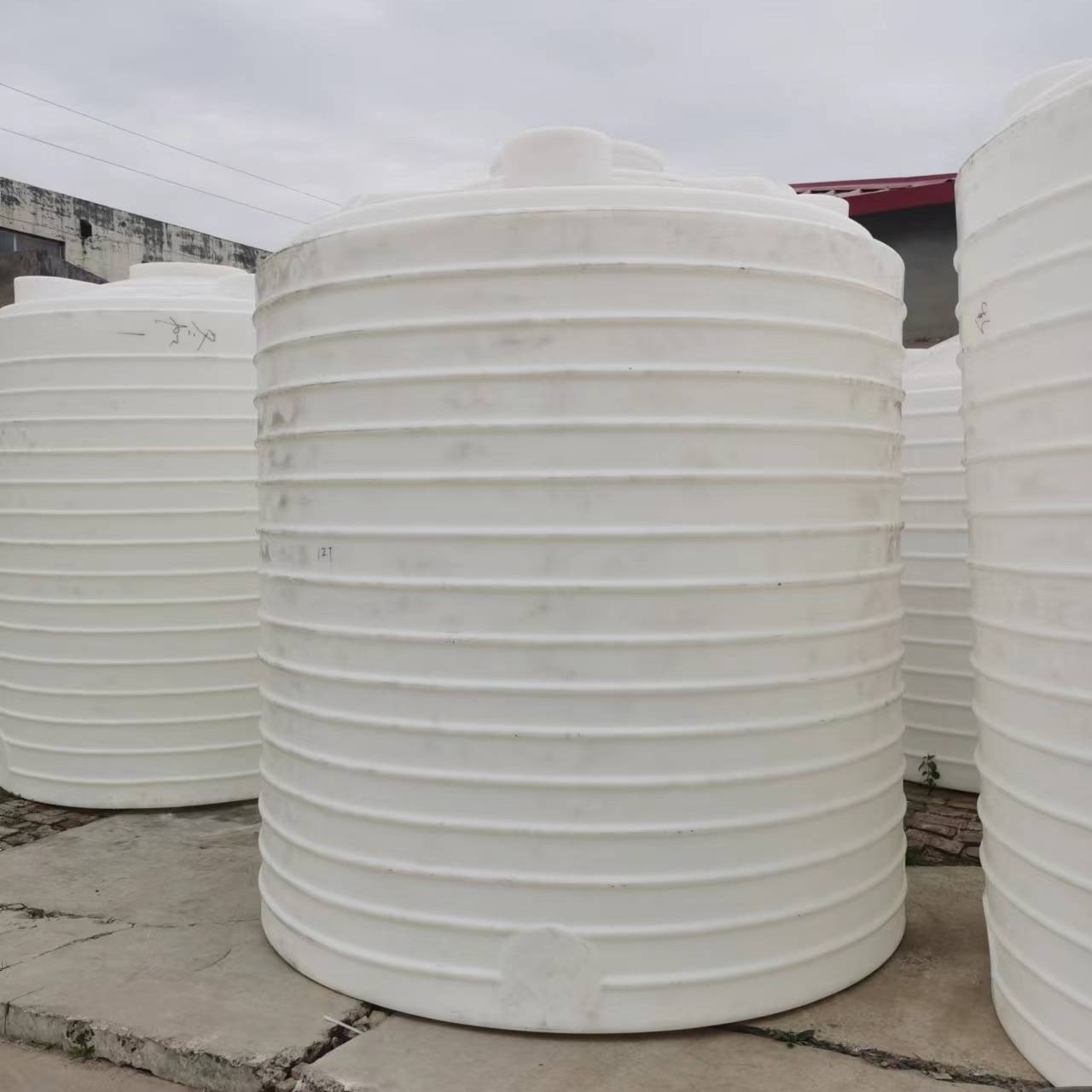 25吨塑料桶 厂家直供25立方 化工塑料桶 工地用水桶 百福25吨PE水塔图片