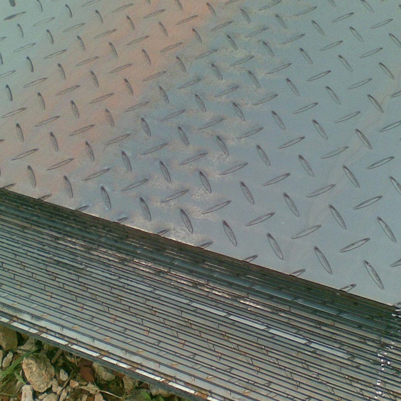 花纹板 供应镀锌花纹板 花纹钢板现货 Q235防滑钢板 人行天桥地板