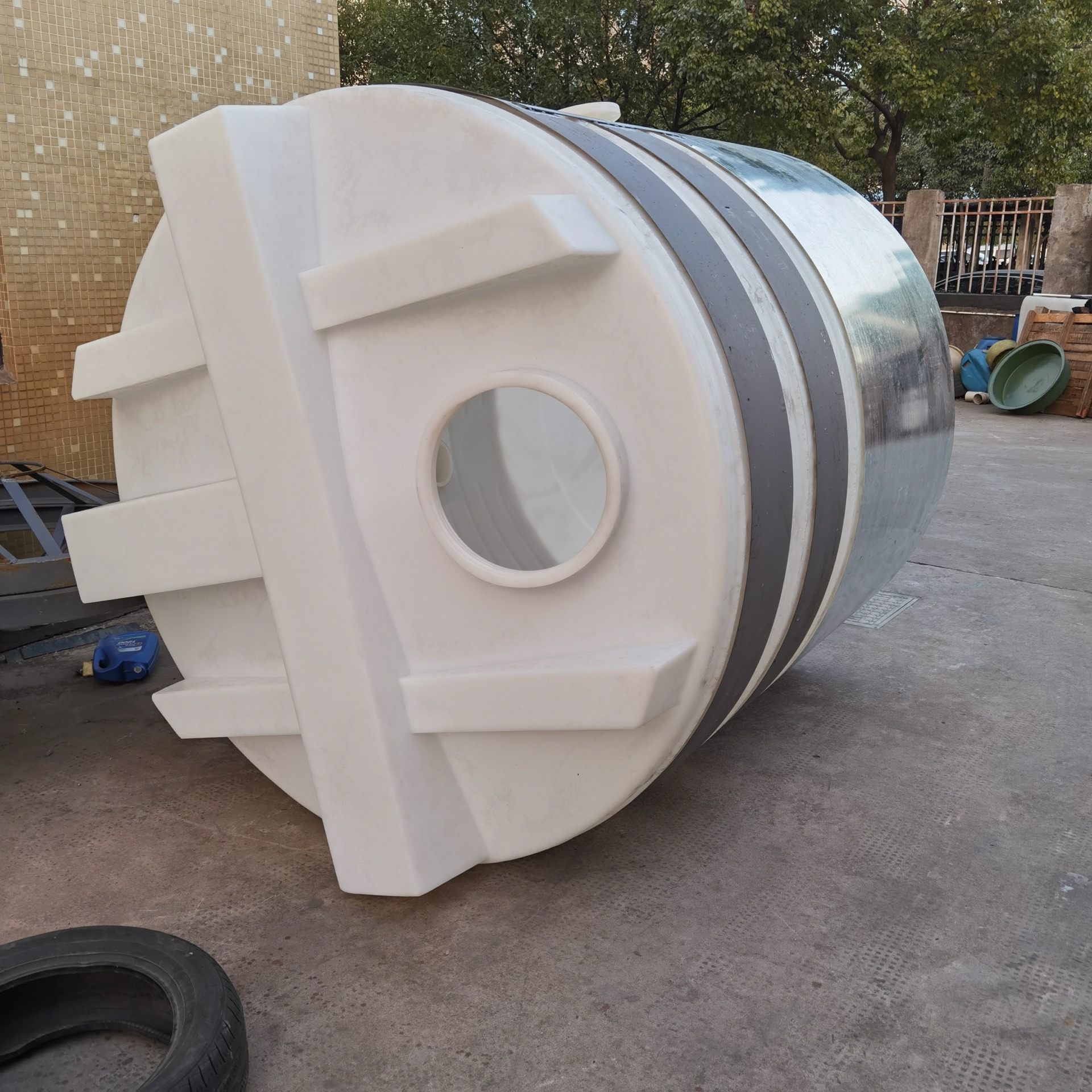 平底圆形搅拌桶 6立方工业防腐储罐 大型PE加药箱污水处理储罐