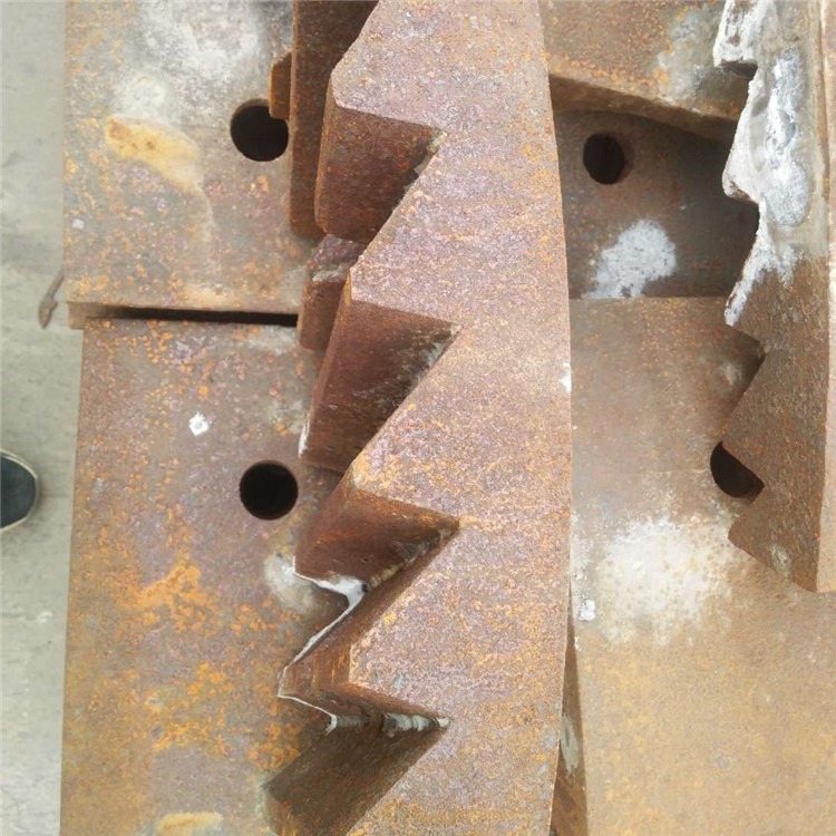兆飞 立式粉碎机衬板 破碎机锰钢篦板 锤式制沙机配件 圆孔篦子铸造厂家