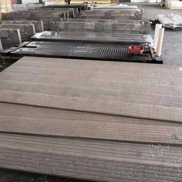 供应堆焊耐磨复合钢板 8+4复合耐磨钢板 碳化铬堆焊板 堆焊耐磨板 正海耐磨材料