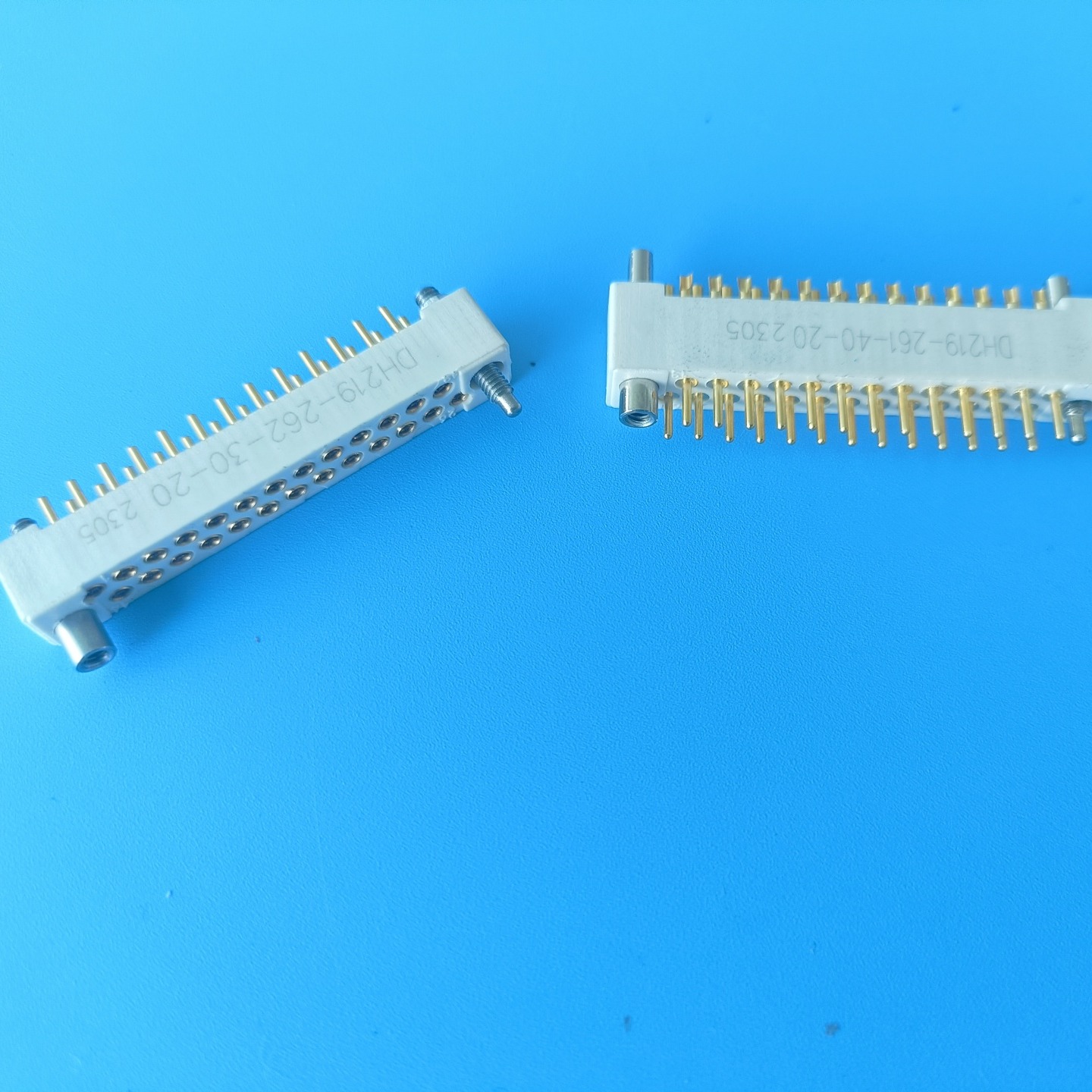 26芯线簧印制板连接器 东普电子制造 抗振动  插拔次数10000次以上  插拔柔和   插拔力小  接触可靠图片