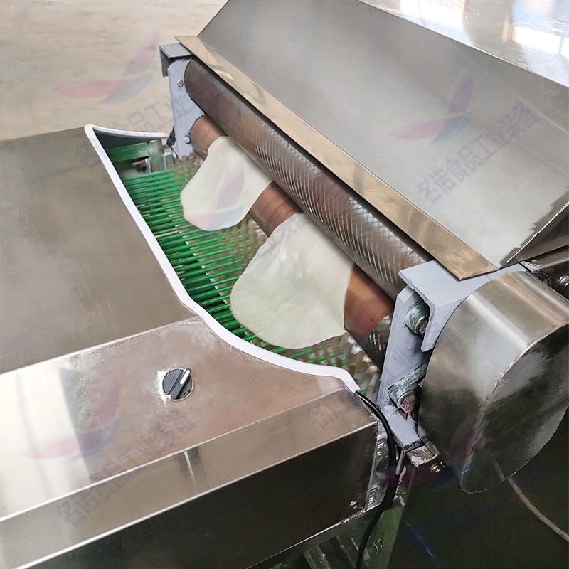 名诺新款春卷皮机 多功能数控筋饼机 提高制作效率双排生产MN-550型饼机一次成型机工厂用自动数控型烙馍机 单饼机