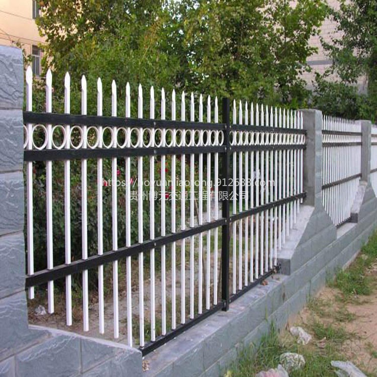 防爬锌钢护栏 小区防护栏杆 蓝白护栏 厂区围墙护栏图片