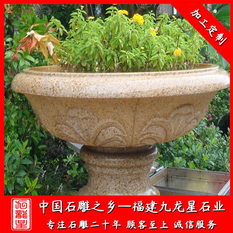 小区石材花盆雕塑实景图 惠安厂家供应优质锈石花盆