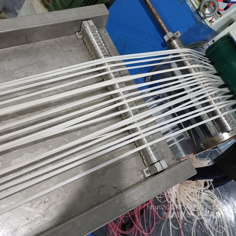 超丰塑机 竹篮子编织藤条挤出设备 PE/PP塑胶藤条生产线图片