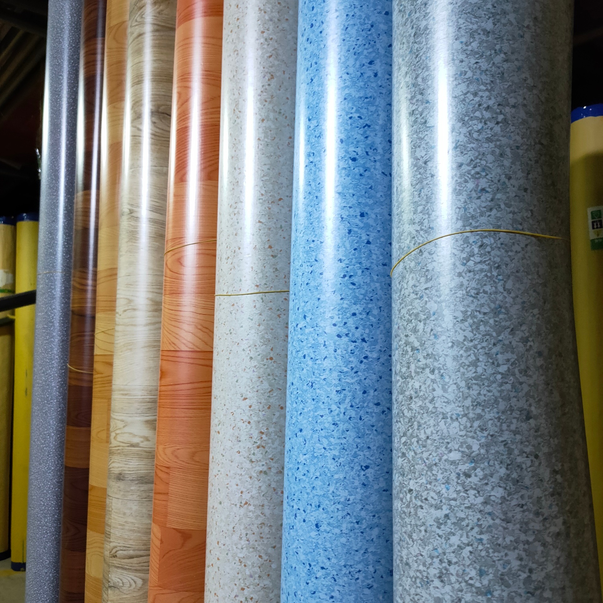 大理地板胶,PVC地板胶,大理PVC地板革,PVC卷材地板,大理塑料地板,装修地板胶,地胶图片