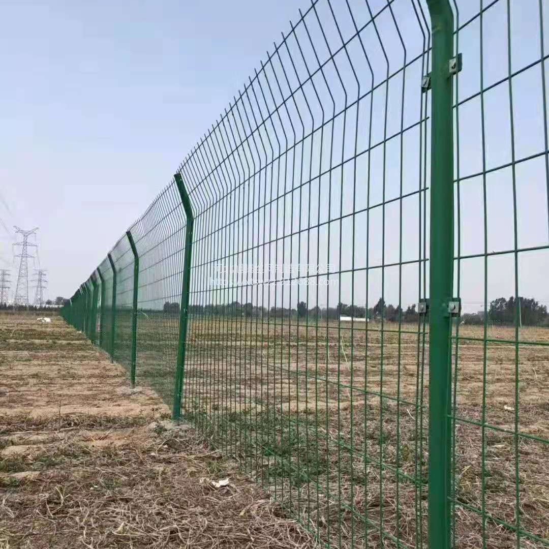 旭腾/Xuteng  护栏网 圈地护栏网 厂家批发高速公路护栏网浸塑  厂家发货