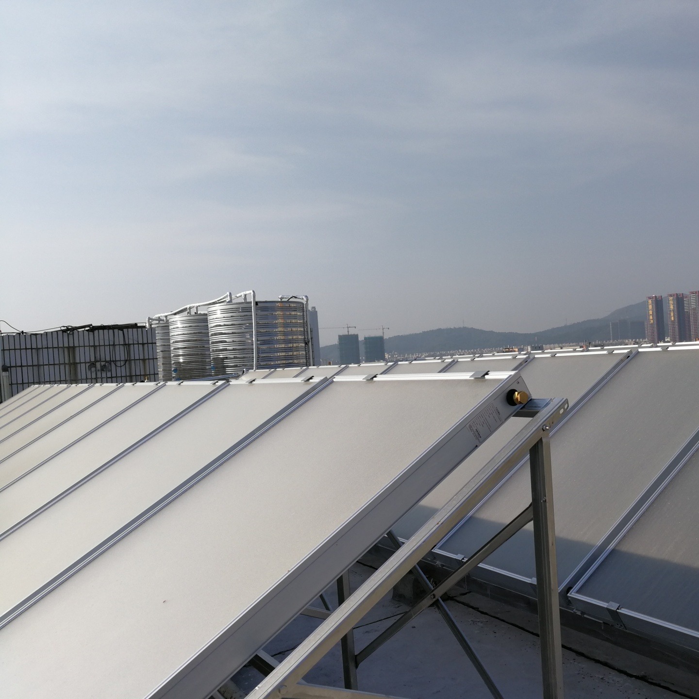恺阳 空能热水器结合太阳能集热工程系统 深圳酒店学校热水 平板真空管太阳能热水器