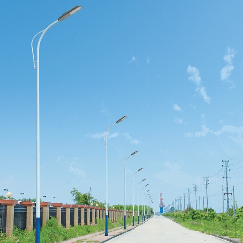 郑州有买8米弯头路灯吗街道照明路灯高度可定制带预埋件照明灯供应