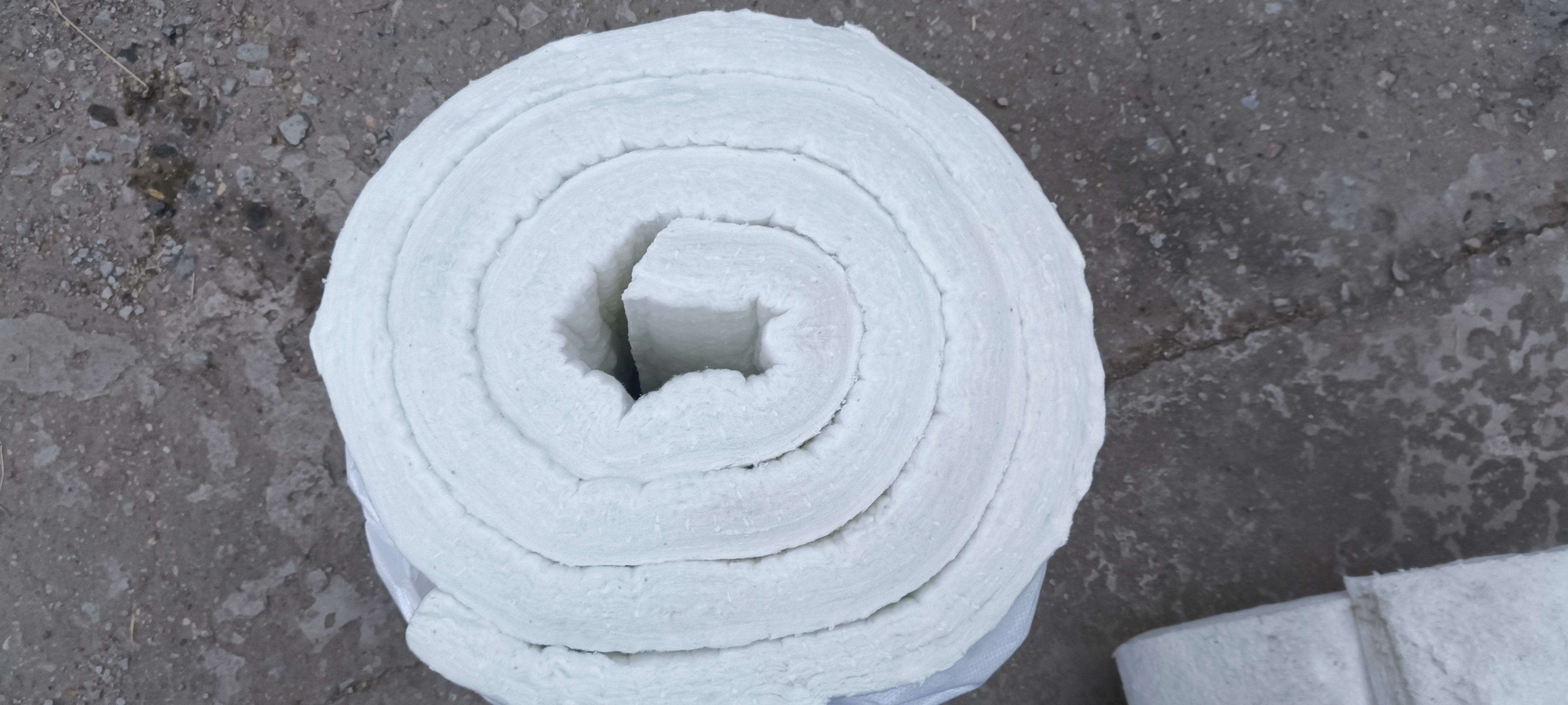 雅驰 硅酸铝针刺毯保温棉超细玻璃棉卷毡硅酸铝隔热层异型加工图片