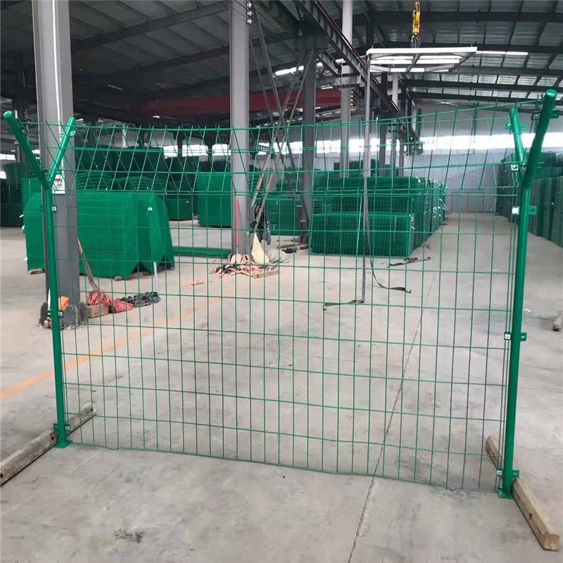 双边丝护拦网 光伏发电站围栏网 公路园林隔离防护网绿色铁丝网峰尚安