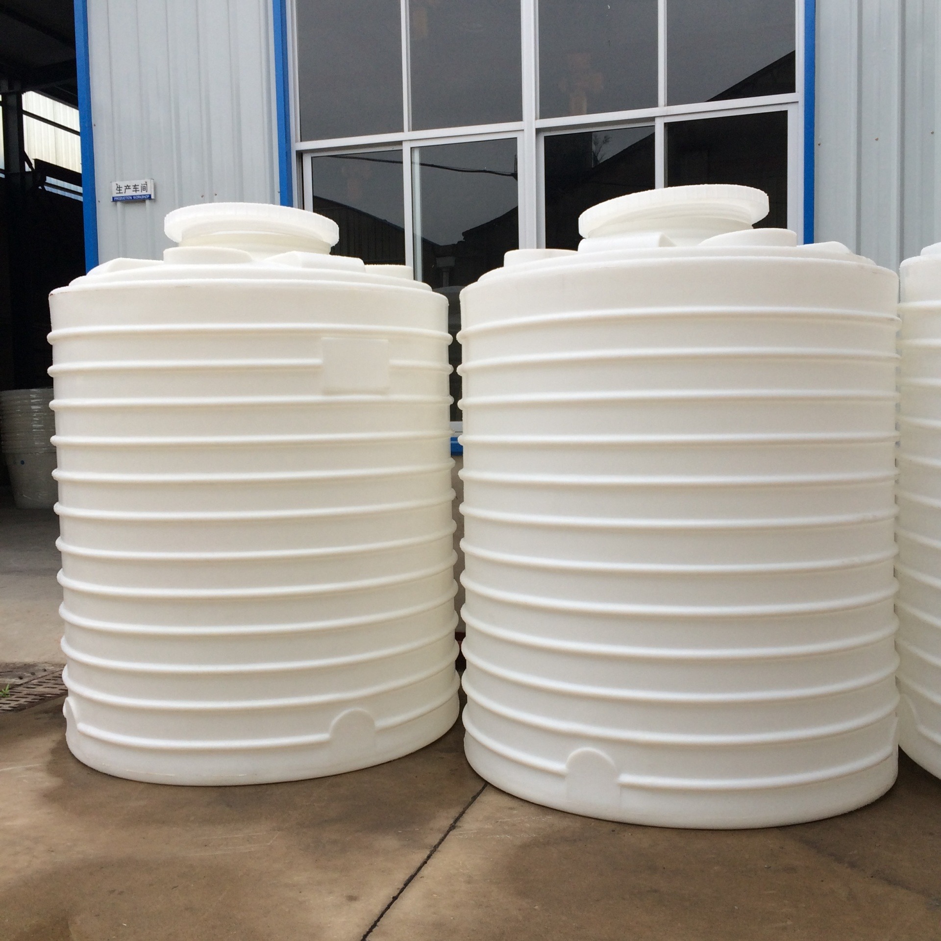 供应5立方PE农业灌溉储罐 户外塑料消防水箱 PT5000L水塔