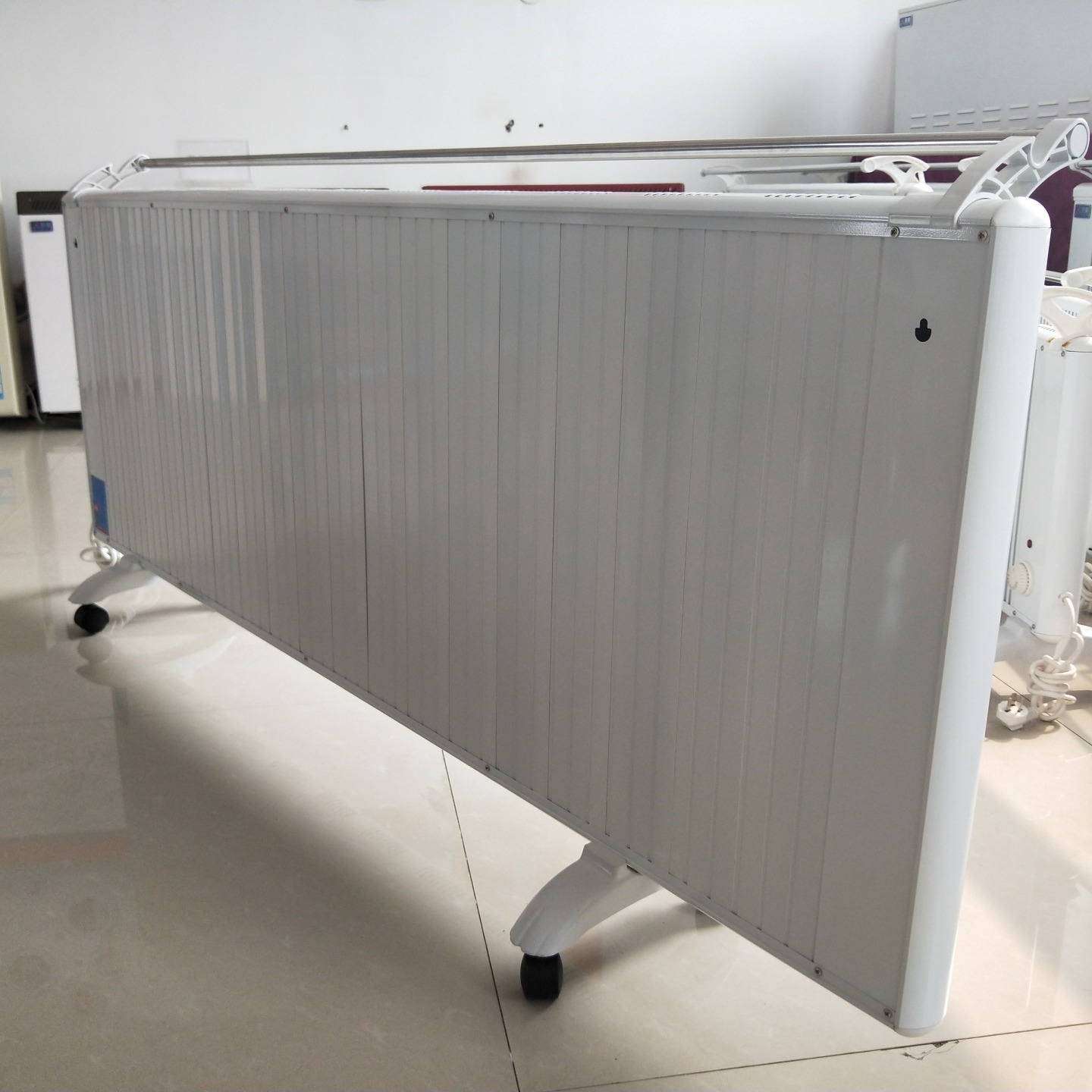 鑫达美裕供应生产 GRTJ-2000碳晶电暖器 落地式电暖器 壁挂式落地式可移动取暖器图片