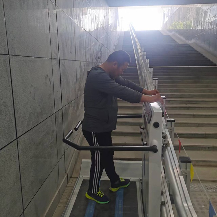 包头市轮椅爬楼平台 升降机械设备启运 残疾人斜挂式电梯