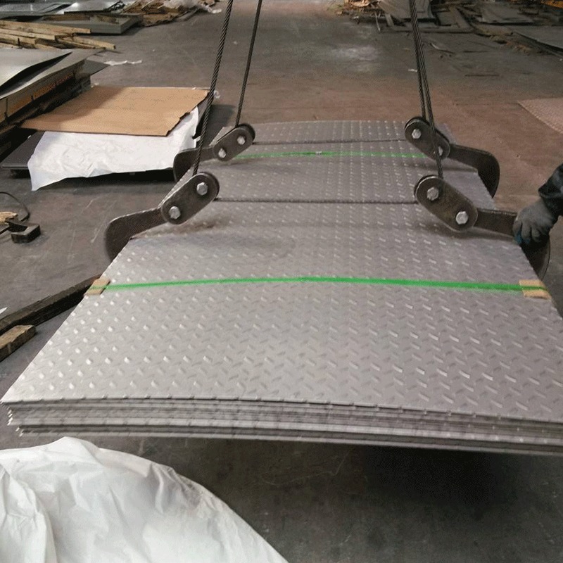 Q235B花纹钢板 热轧花纹板工地厂房用防滑性镀锌防滑铁板现货批发图片