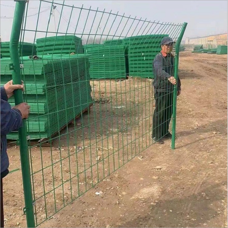高质量德兰山地防护浸塑钢丝网围栏