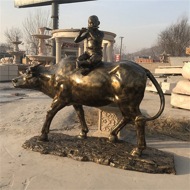 牧童骑黄牛雕塑，传统民俗文化雕塑图片