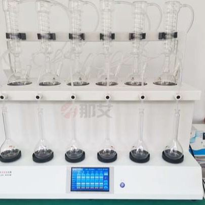 智能一体化蒸馏仪,默认配置为容量瓶接收可根据实验要求更换其他器皿接收,可以针对馏出液管路进行冲洗