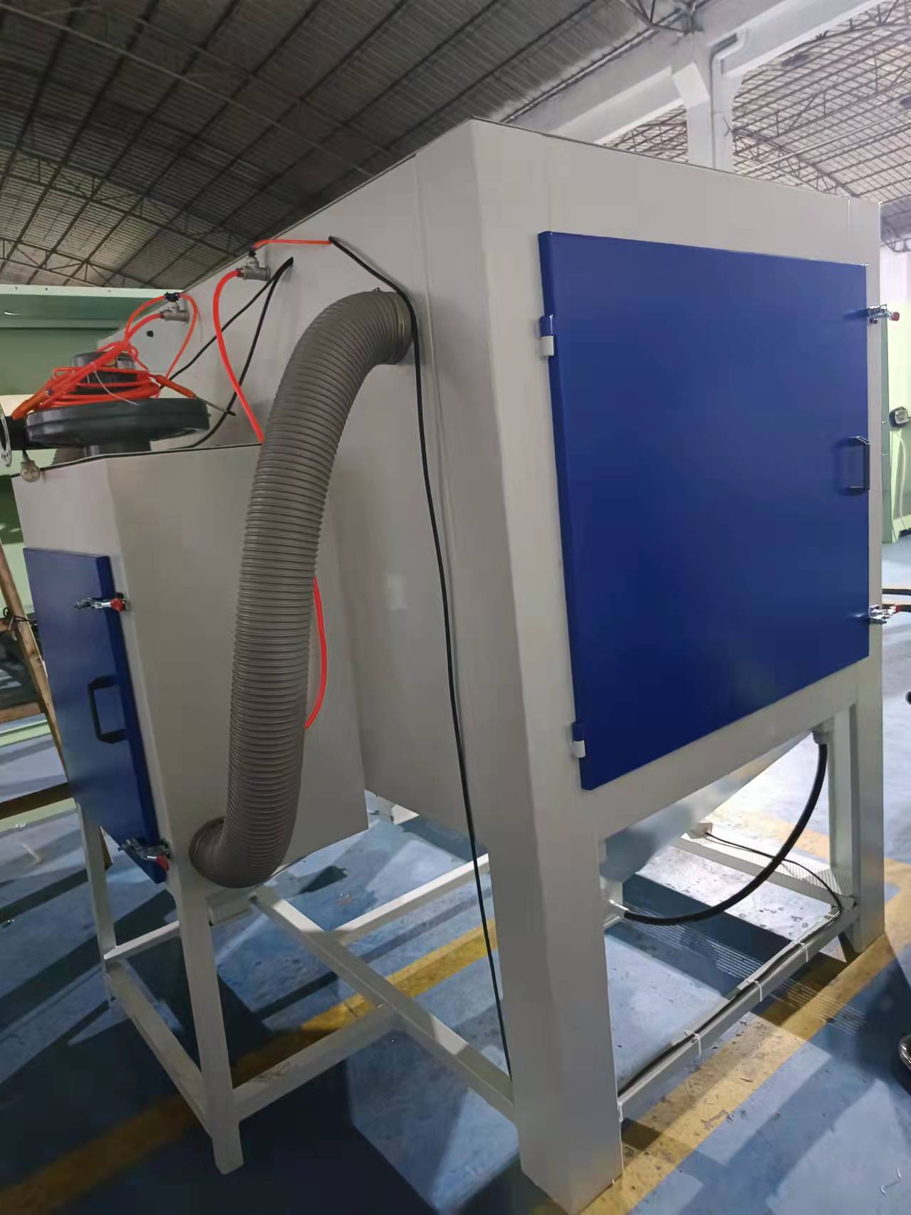 广东鑫太XTF-1010B喷砂机 非标双工位手动喷砂机 操作简单 性能稳定 厂家直供