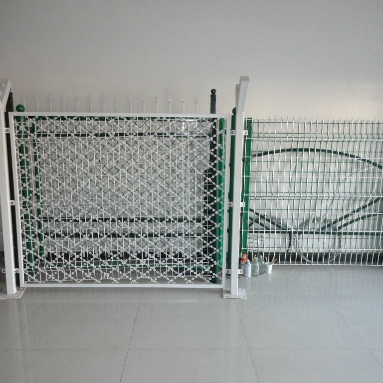 铁丝防护网 桥梁护栏网 鸡舍防护栅栏 水源地围栏网 量大优惠