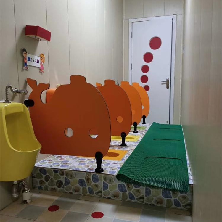 徐州幼儿园卡通小便挡板     抗倍特卫生间隔断   铝蜂窝板隔断  万维