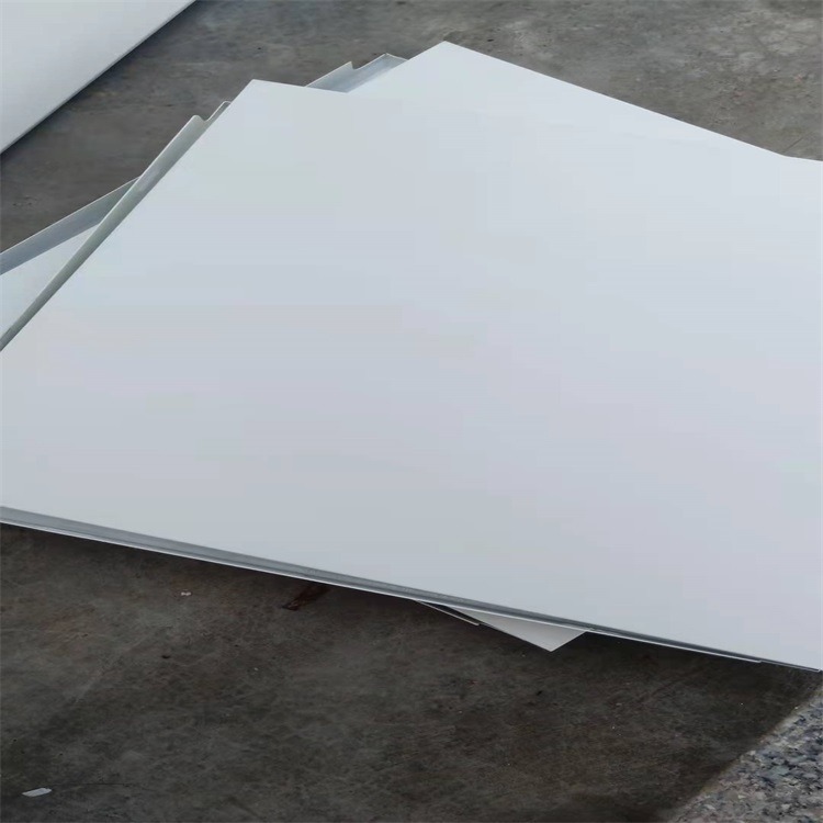 白色集成吊顶材料生产厂家 欧沃斯 工程微孔铝天花600x600工程专用铝扣板