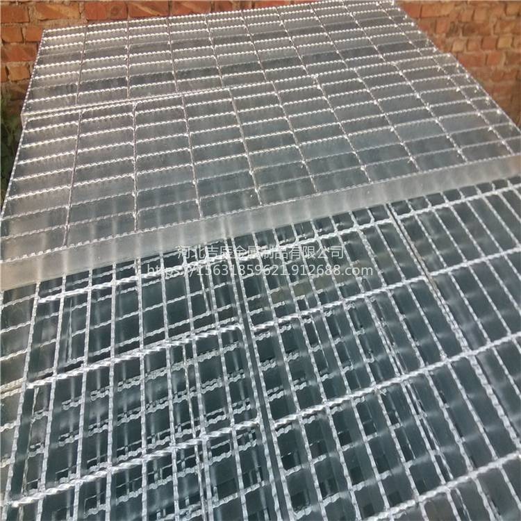 长期镀锌钢格板，镀锌钢格栅板,钢格板生产厂家板河北吉辰图片