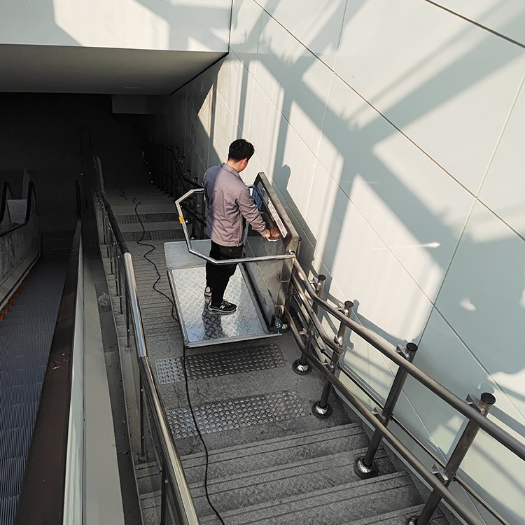 升降平台轨道电梯 无障碍升降机 残疾人爬楼电梯斜挂式