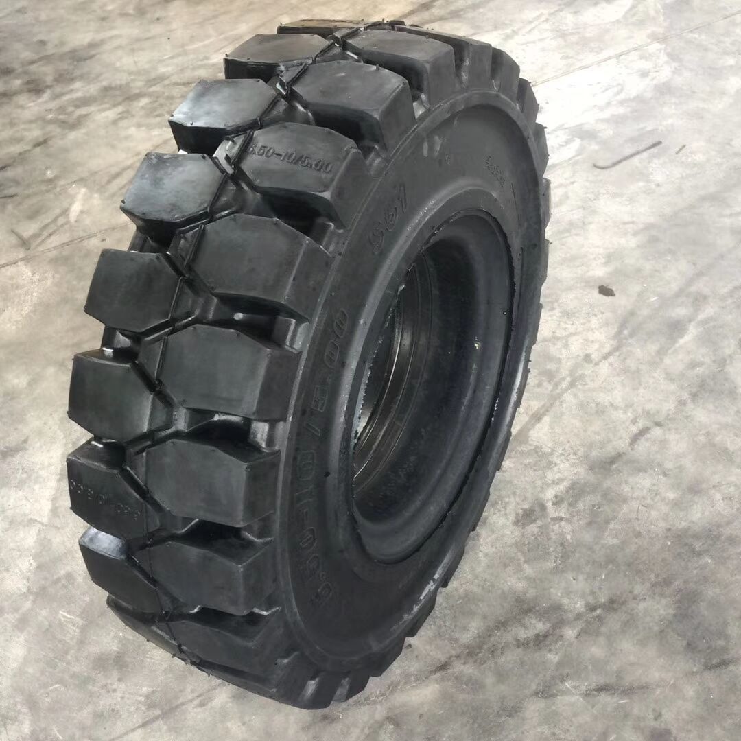 7吨合力叉车轮胎825-15实心轮胎带减震孔耐刺扎耐磨免维护橡胶全实心