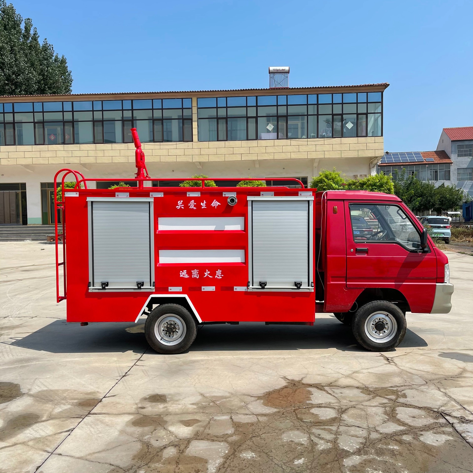 厂区电动消防车 小型水罐消防车 消防巡逻救援车 配有13匹机动消防泵 永固威
