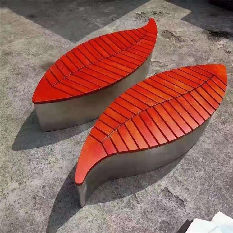 龙泰体育 专业生产网红休闲椅 户外钢木坐凳 户外休闲椅厂家