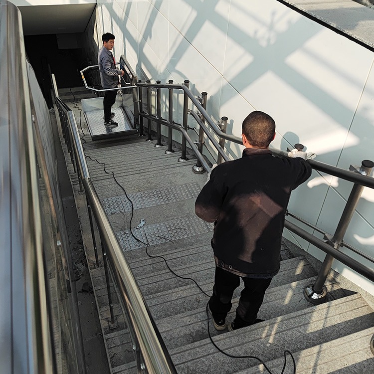 轮椅爬楼升降机 台阶式无障碍平台 西安市启运斜挂式电梯厂图片