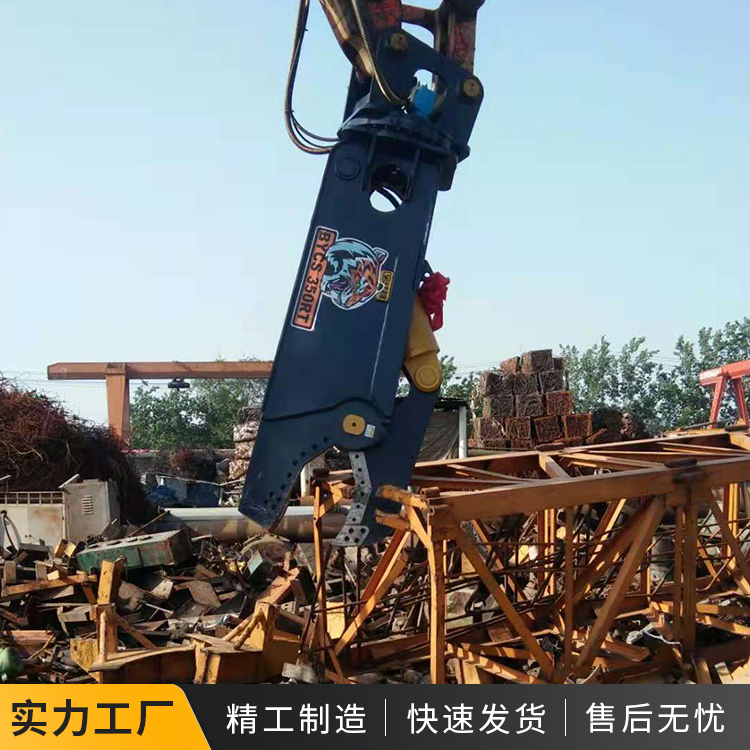 200挖掘机储气罐废钢回收拆废钢结构剪钢筋的机械图片
