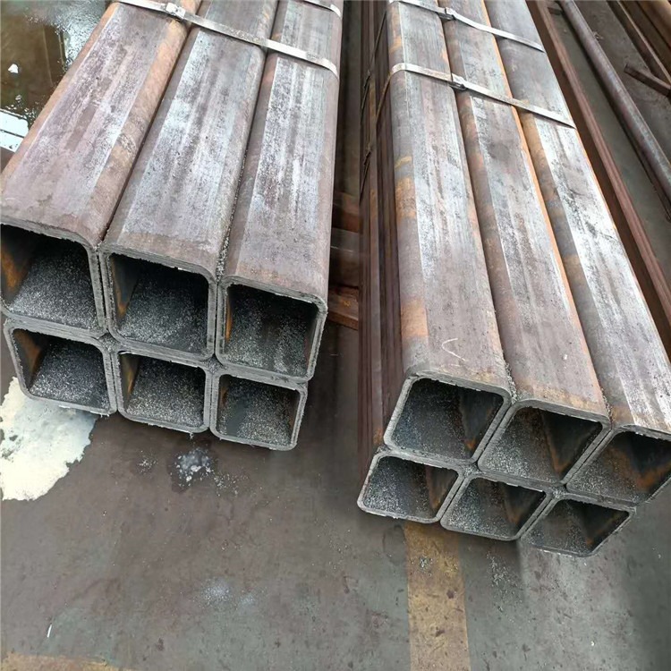 Q235B结构制管  大口径钢板直缝卷管加工厂710*18厚壁卷管 900*100热卷厚壁焊管图片