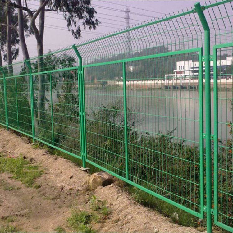 铁丝网围栏 框架式护栏网 保税区围栏高度 河道水库隔离网 巨洋