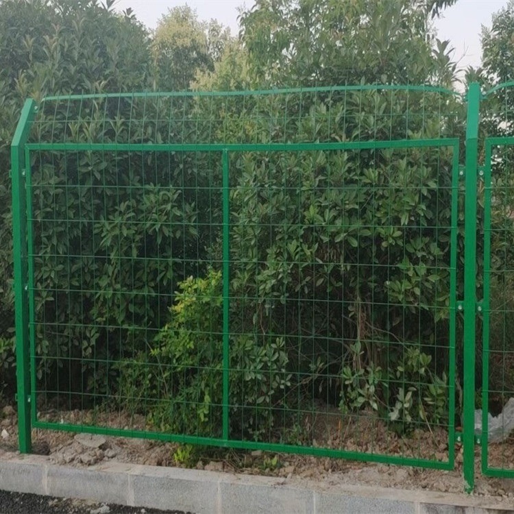 德兰高速路护栏网 浸塑隔离栅 安平护栏网厂供应