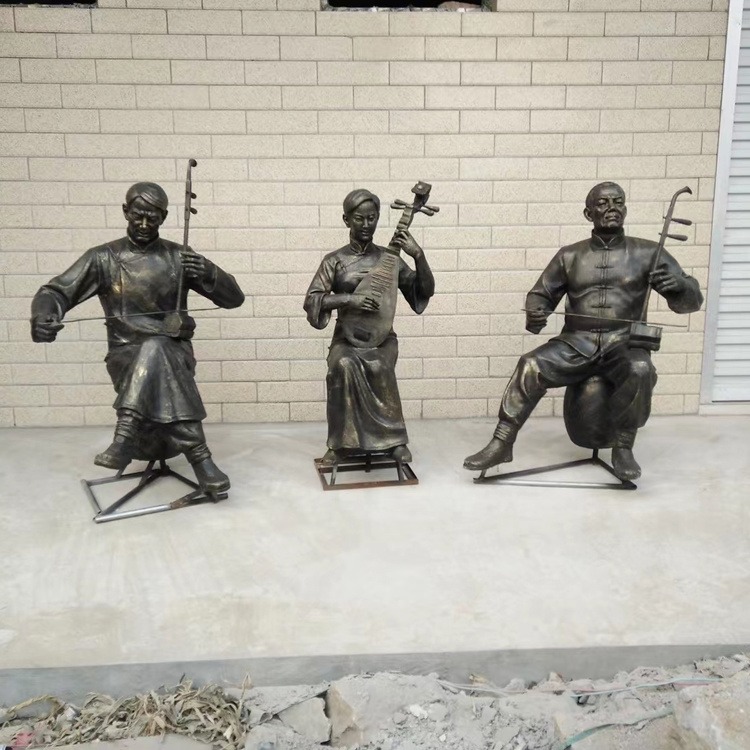 仿铜拉二胡雕塑 弹琵琶表演雕塑 仿铜民俗人物雕塑 佰盛图片