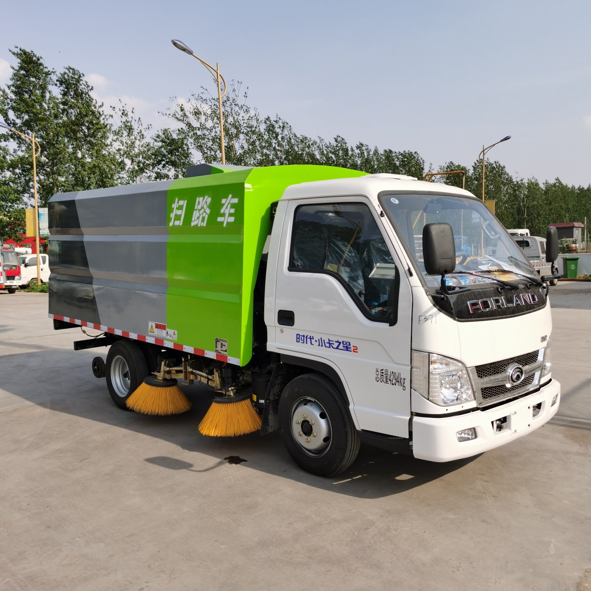 福田时代小卡扫路车 公路地面喷洒养护车 3吨扫吸式清扫车