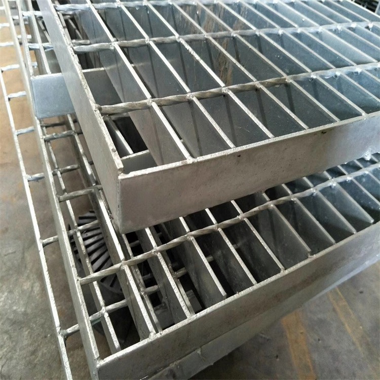 河北镀锌钢格板厂家供应淄博 不锈钢钢梯踏步板枣庄 不锈钢钢格栅板