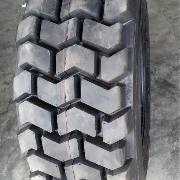 山猫凯斯盖尔滑移装载机轮胎实心胎真空胎可定做10-16.5 12-16.5