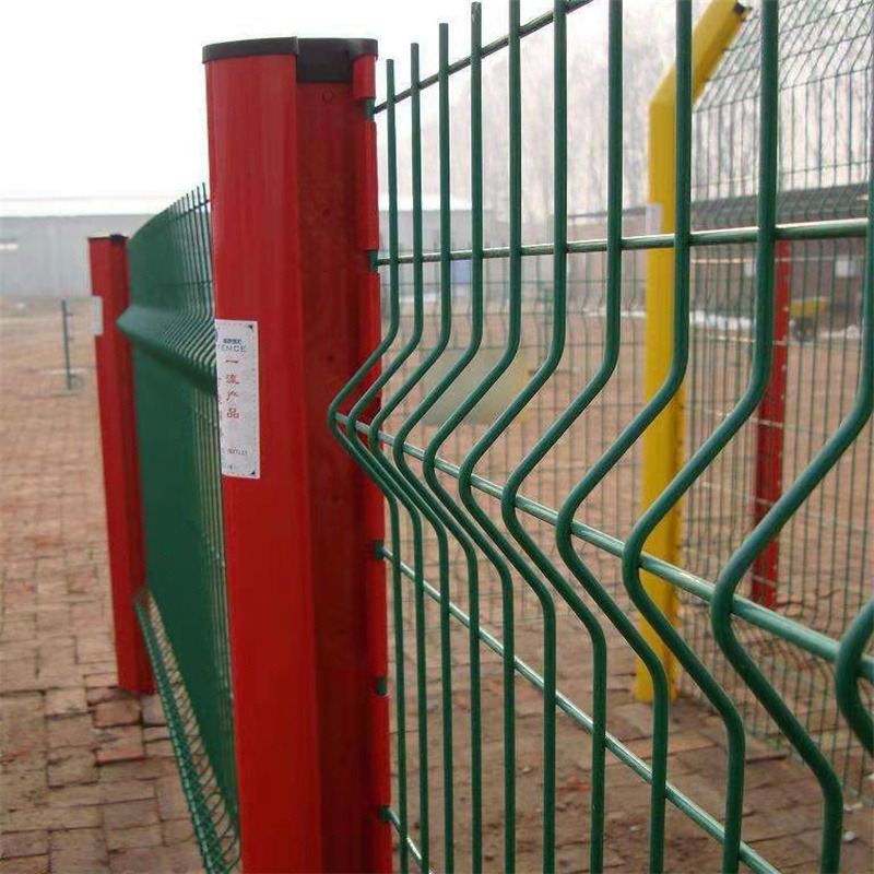 厂家供应桃型柱护栏网 爬网燕尾柱三角折弯护栏小区 防护栅栏峰尚安