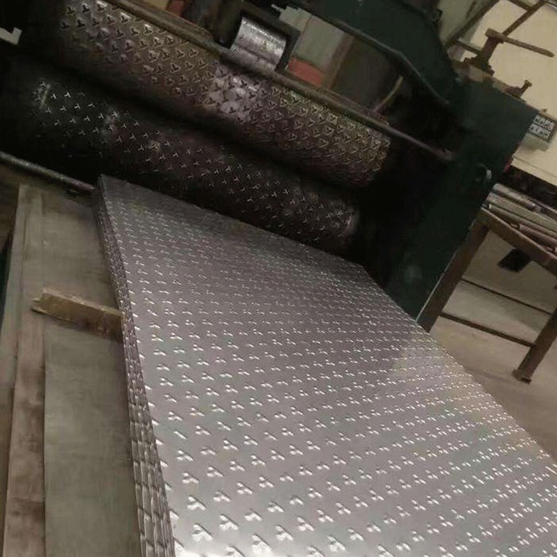 菱形花纹钢板规格5*1500 材质H-Q235B防滑花纹钢板卷低价销售