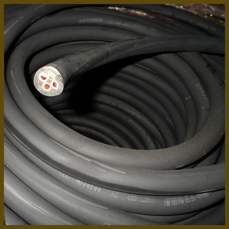 YC3*120+1*70mm 橡套电缆  YCW3*150+1*95mm电缆图片