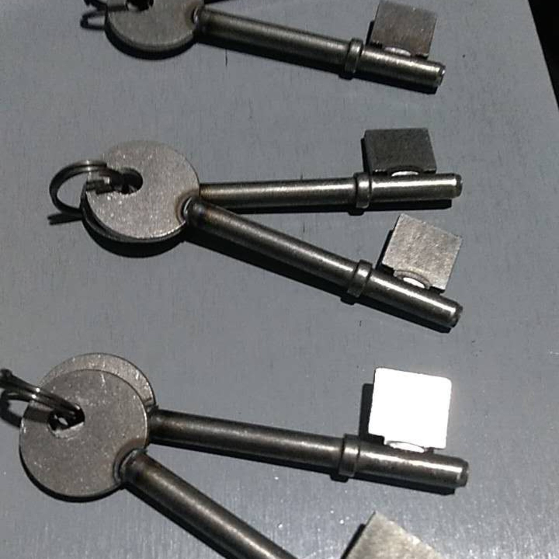 财务室保密柜钥匙穿环机 保险柜钥匙穿环机定制