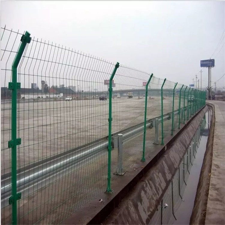 高速公路护栏网 带框架围栏门 硬塑双边丝隔离网片 围墙加硬防护网 厂家现货