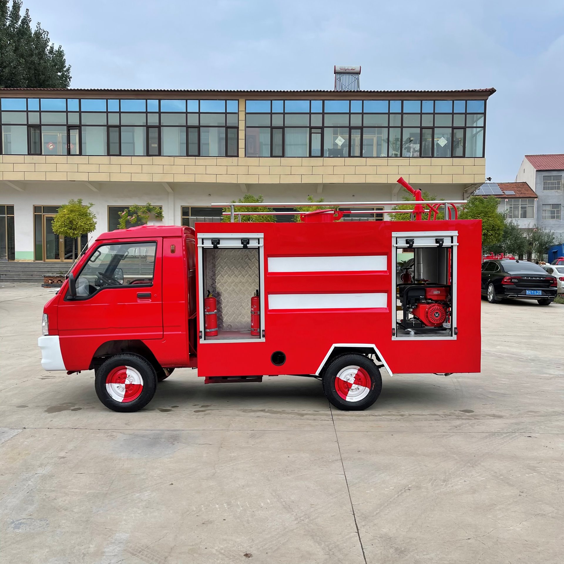 小型电动消防车 装超威电池 爬坡足性能稳 中运威生产厂家