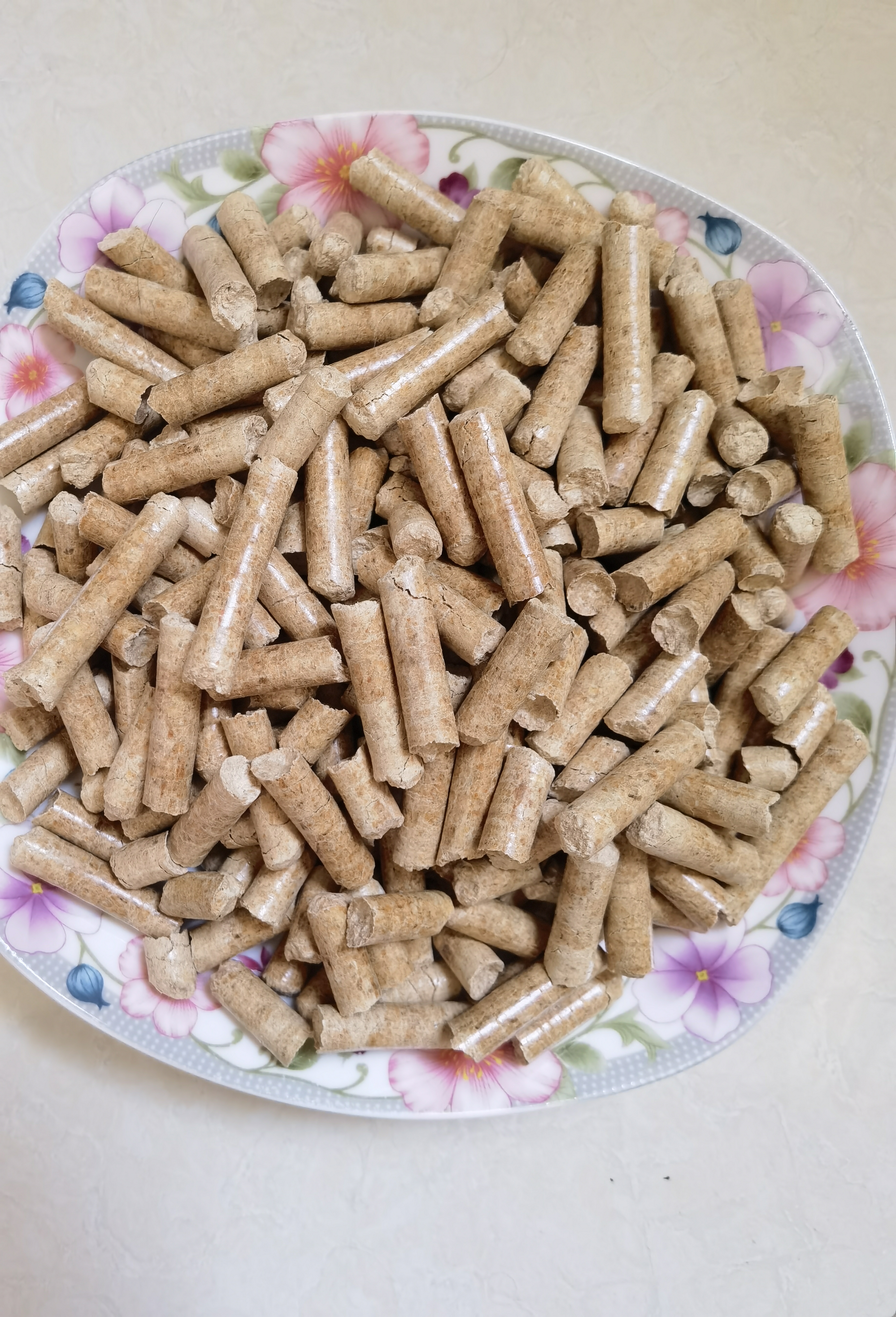康博宇颗粒厂家木颗粒 生物质颗粒         樟子松颗粒   实木颗粒板  热量4200，灰1全国发货图片