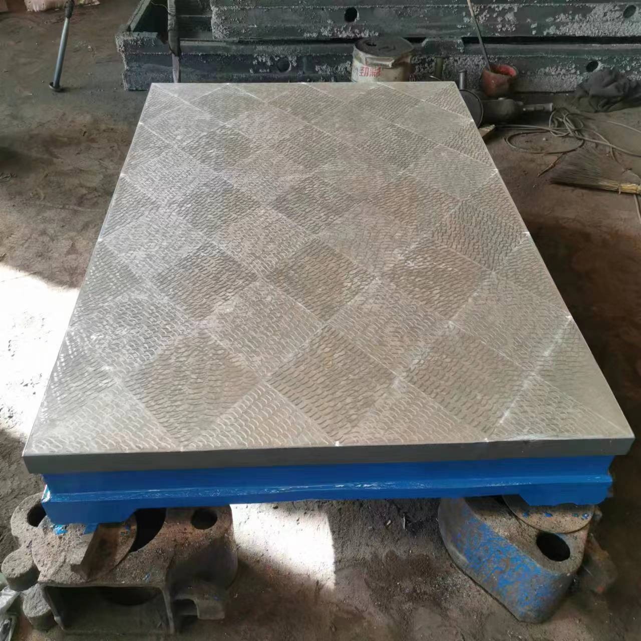 远鹏供应铸铁检验平板 铆焊平台 焊接工作台 可开槽可打孔