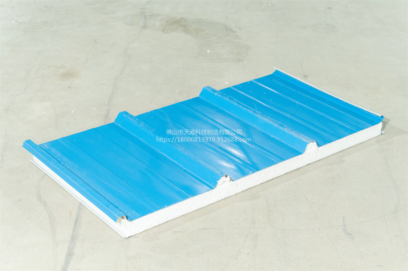 天港建筑板材源头专注生产聚氨酯夹芯板经久耐用